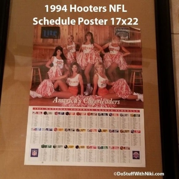 1994 Hooters Cheerleaders NFL Schedule Poster - Picture 1 of 7